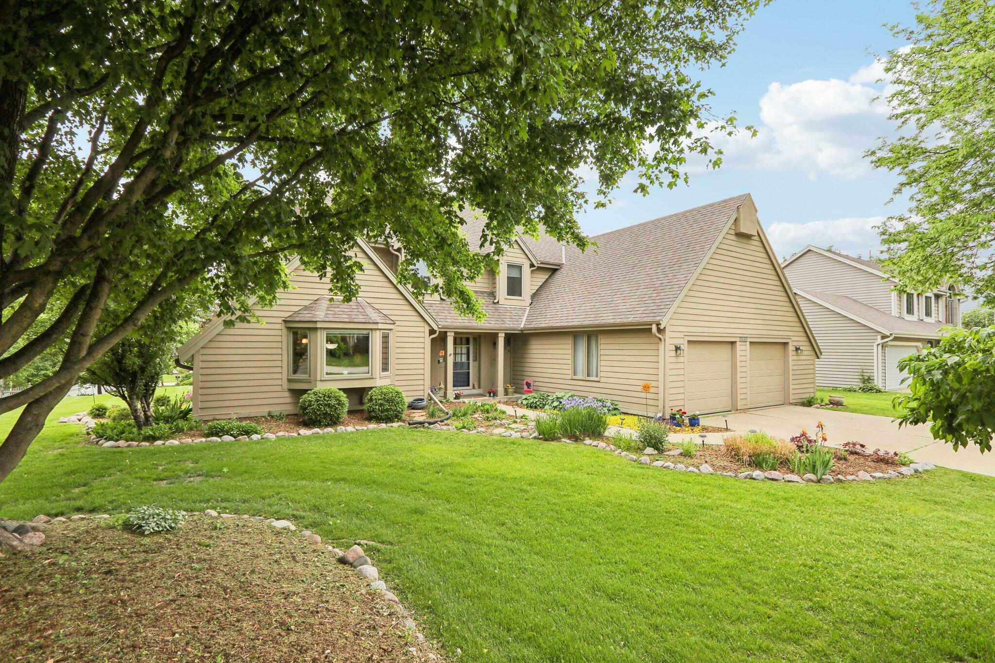 Property Photo: 3930 S Woodhill Ln WI 53151
