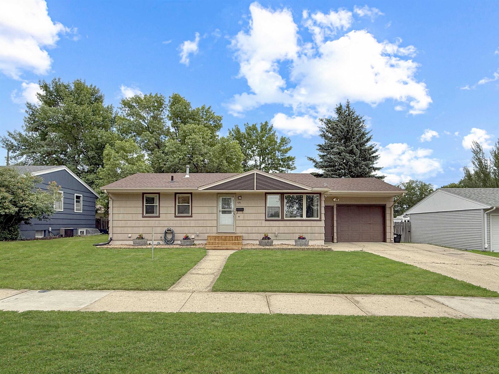 Property Photo: 424 26th Street NW ND 58703