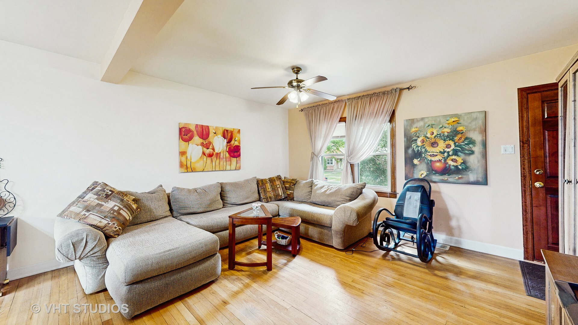 Property Photo: 3109 Emerson Street IL 60131