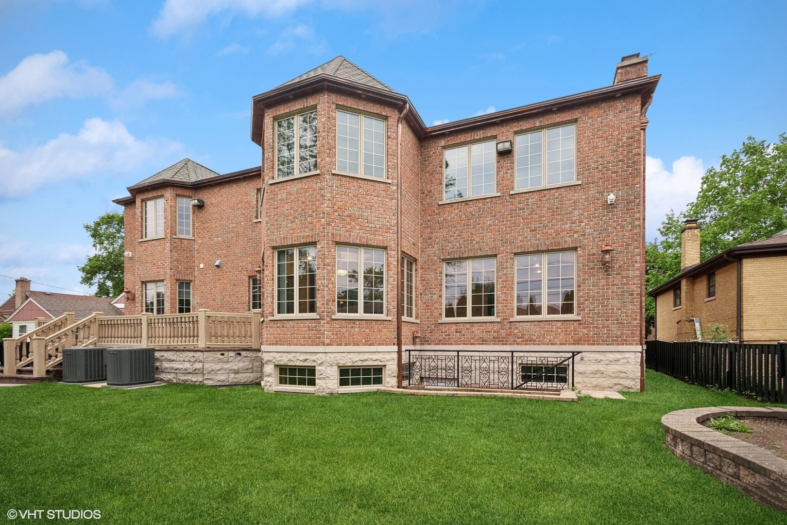 Property Photo: 3832 W Chase Avenue IL 60712