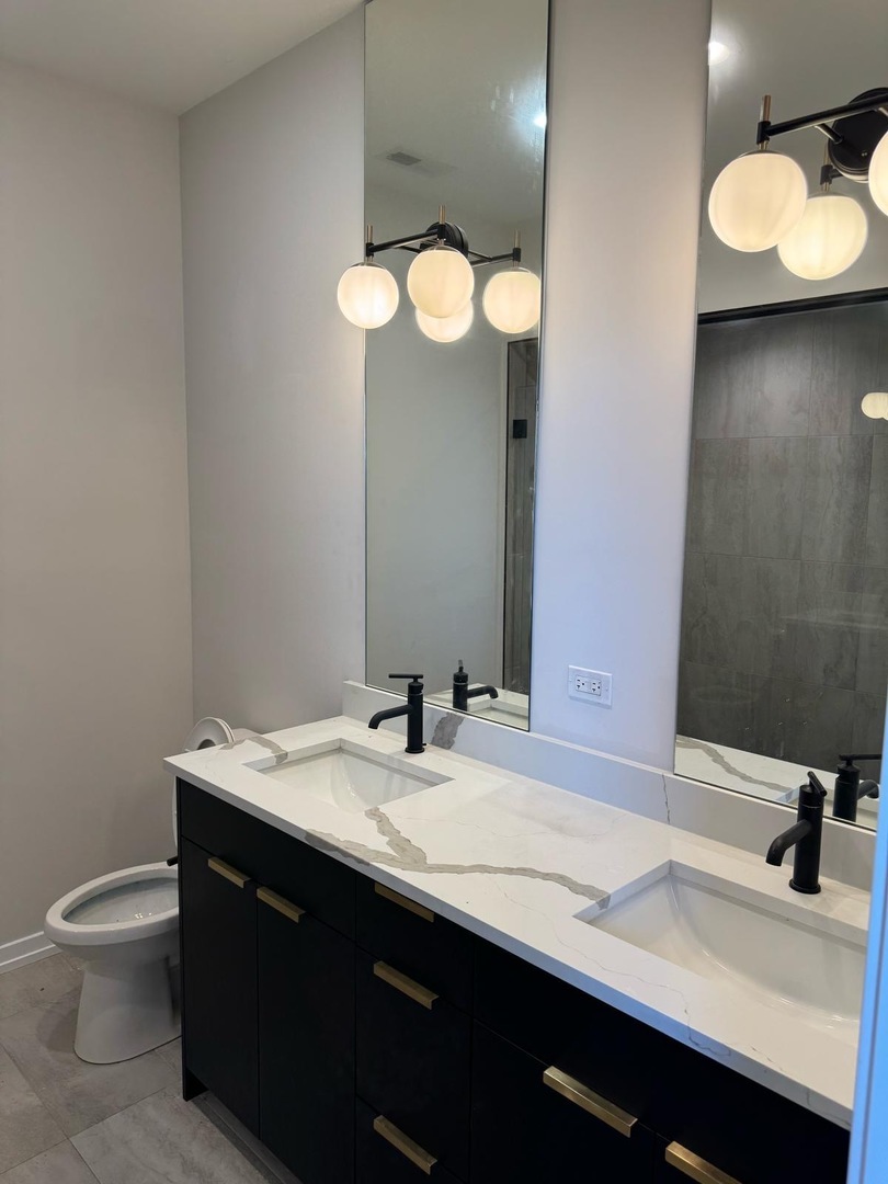 Property Photo: 2848 W Adams Street 2 IL 60612