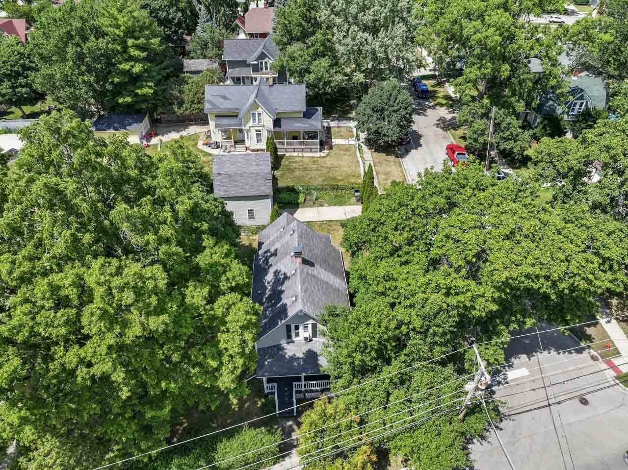 Property Photo: 952 Larkin Avenue IL 60123