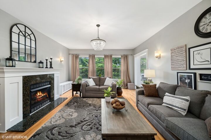 Property Photo:  1055 E Hyde Park Boulevard 3  IL 60615 