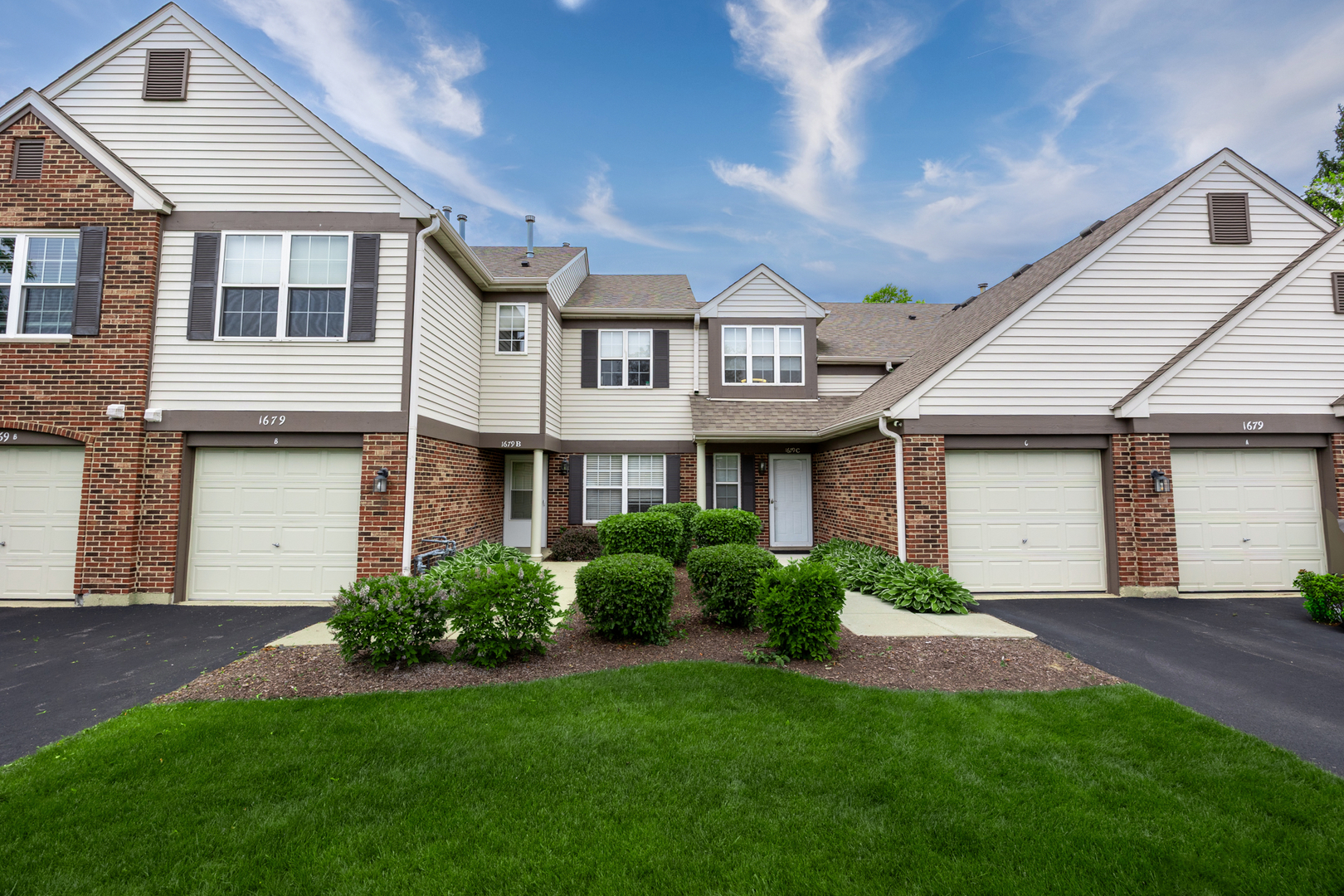 Property Photo: 1679 Autumn Avenue C IL 60193