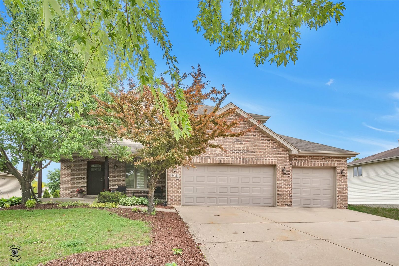 Property Photo: 942 Meadowbrook Road IL 60421