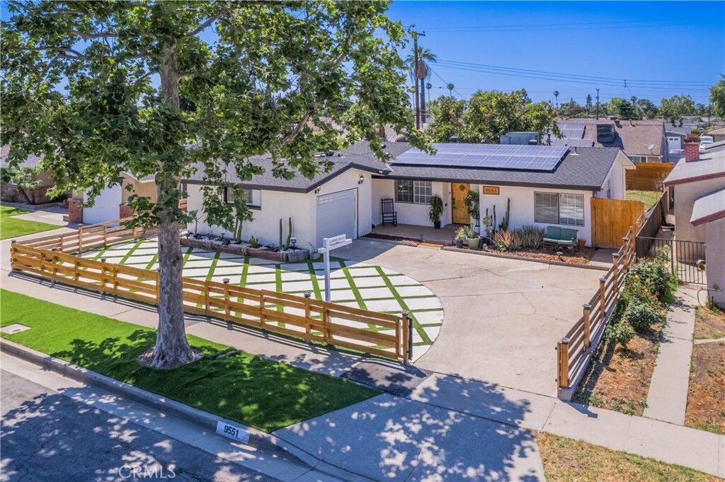 Property Photo:  9551 Barkerville Avenue  CA 90605 