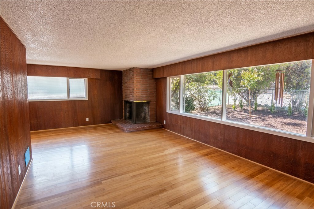 Property Photo: 318 E Laurel Avenue CA 91024