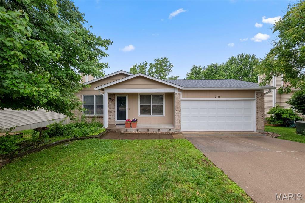 Property Photo:  2805 Rose Acres Lane  MO 63043 