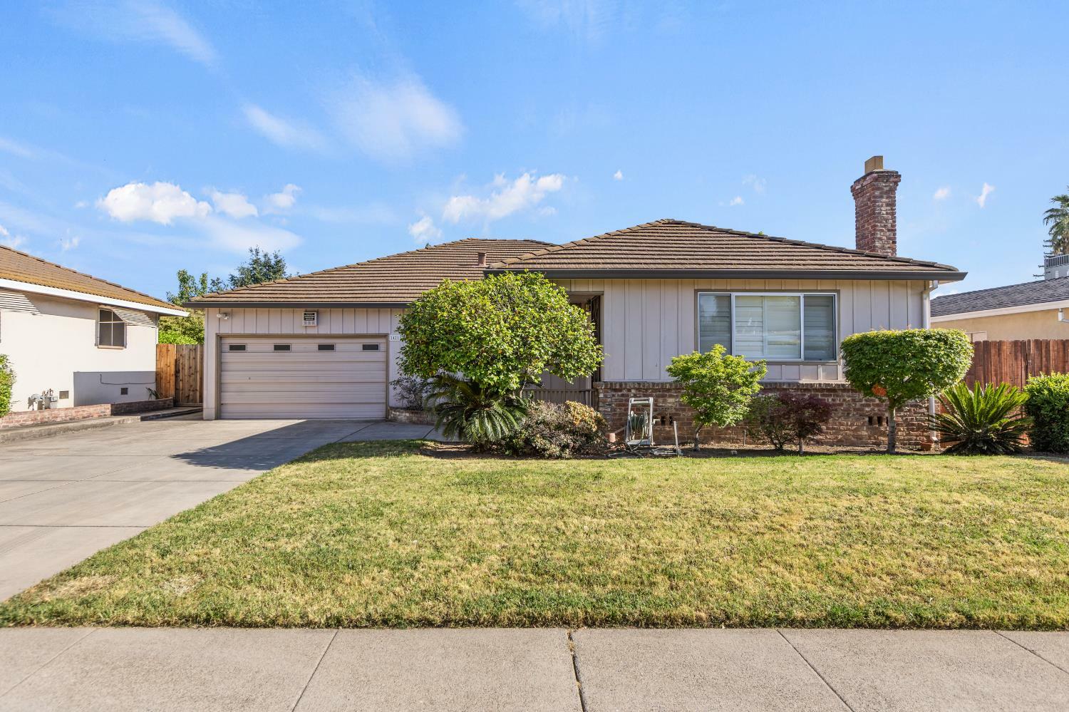 Property Photo:  1428 Tradewinds Avenue  CA 95822 