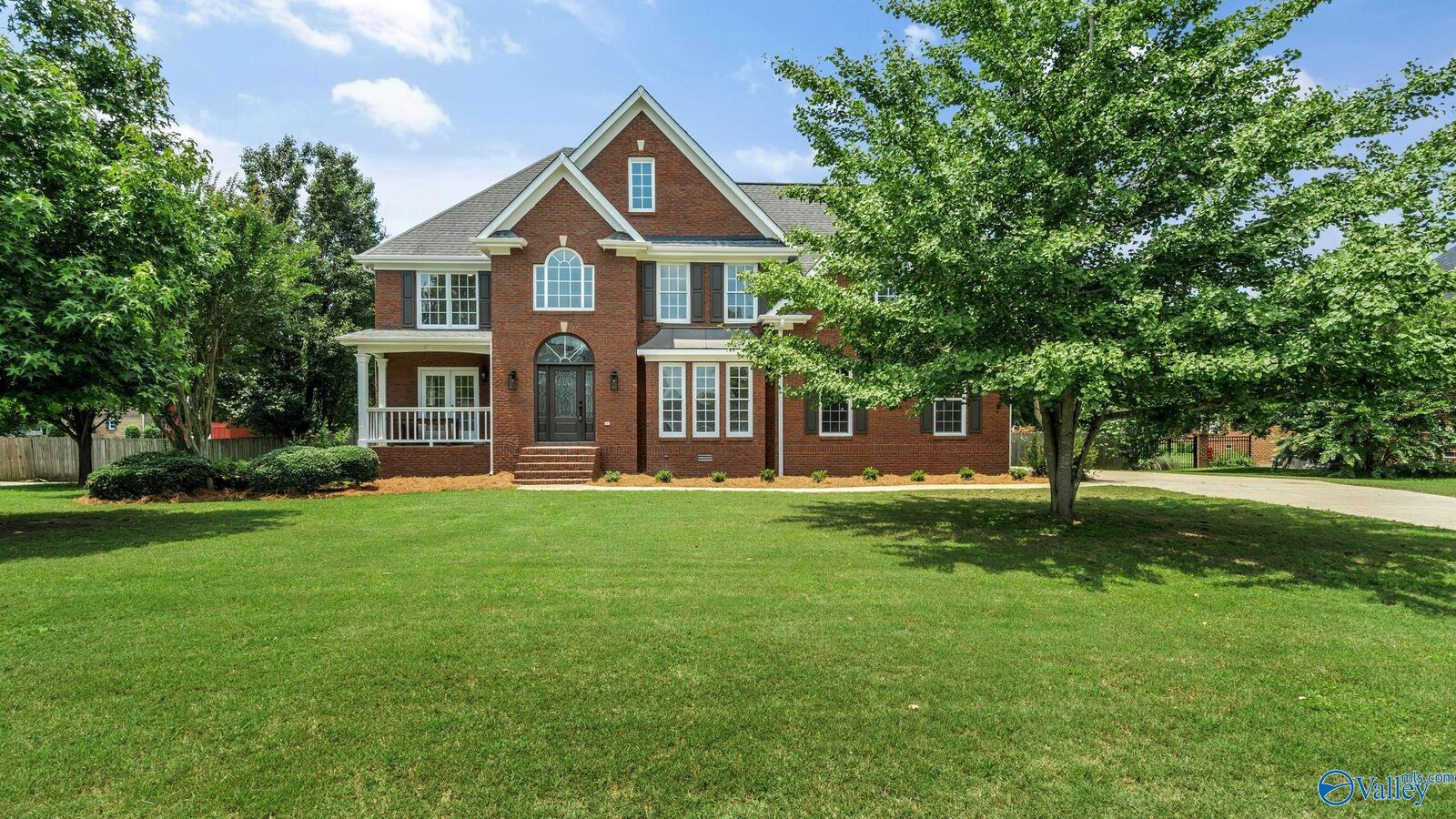 Property Photo:  428 Meadow Wood Road  AL 35901 