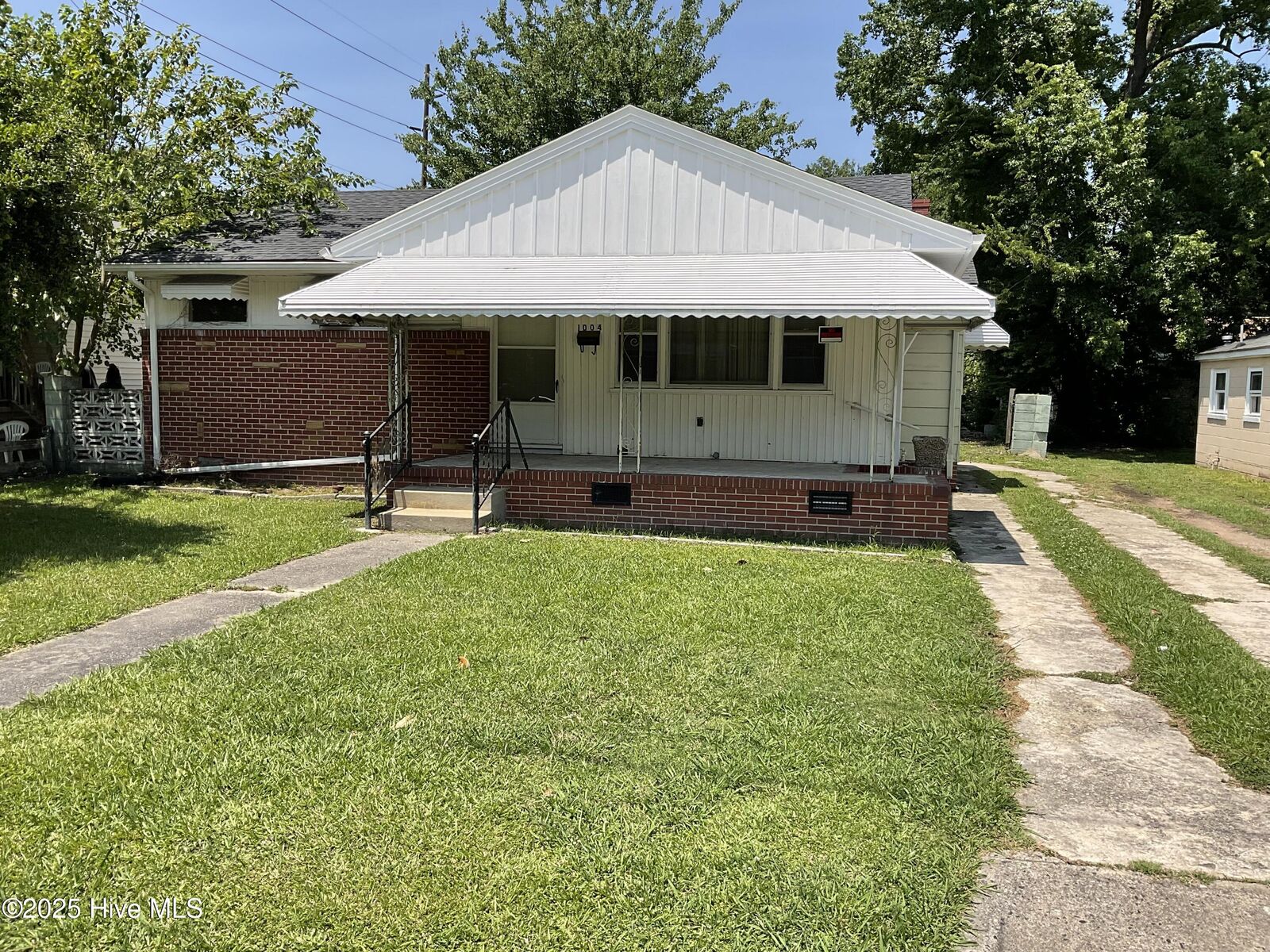 Property Photo:  1004 Moore Street  NC 27801 