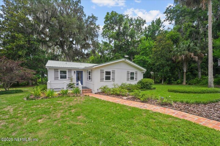 Property Photo: 107 Morningstar Lane FL 32177