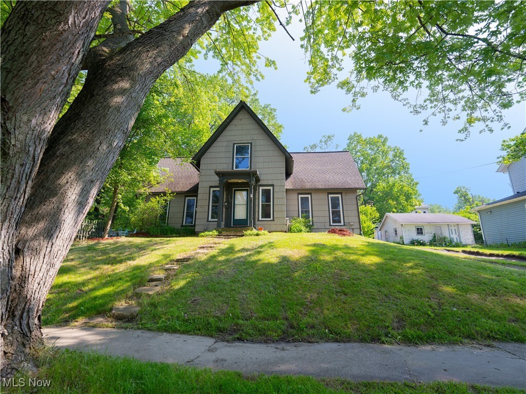 Property Photo: 8121 Maple Avenue OH 44231