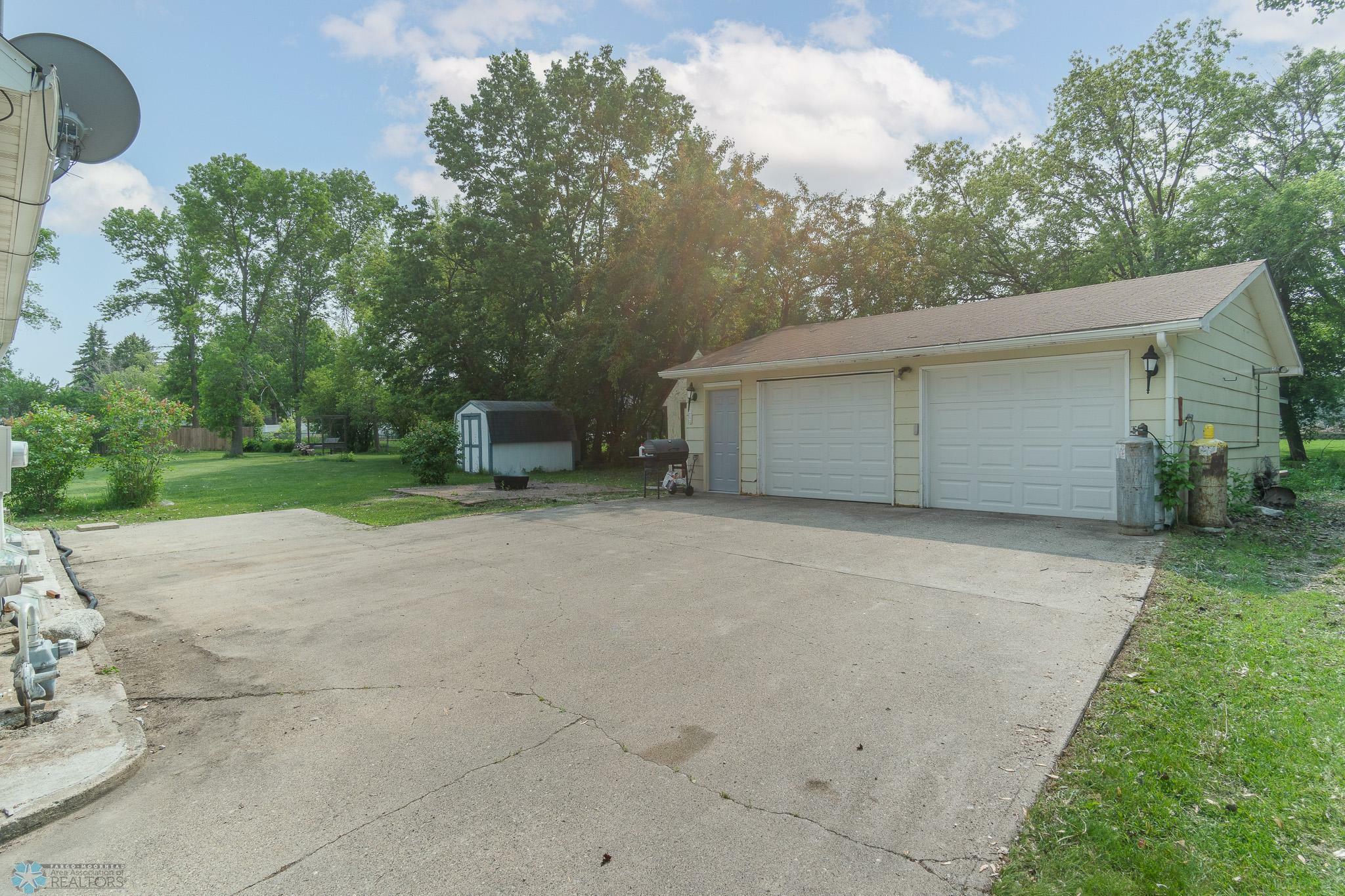 Property Photo: 709 9th Street MN 56549