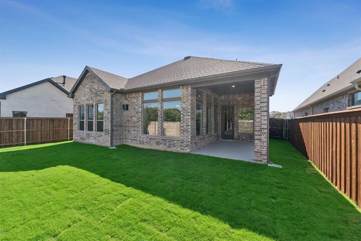 Property Photo:  512 Long Trail  TX 76063 