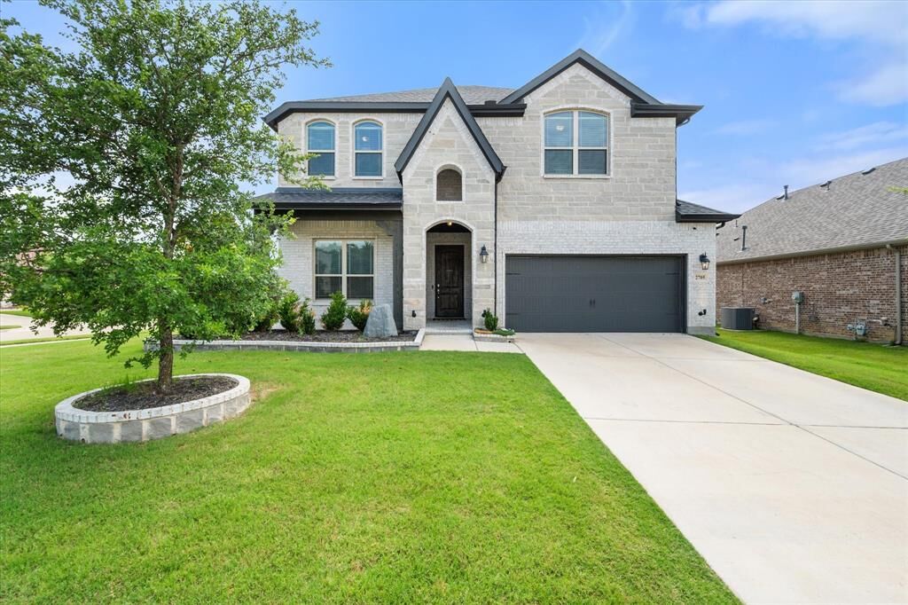 Property Photo:  2705 Avondale Drive  TX 76063 