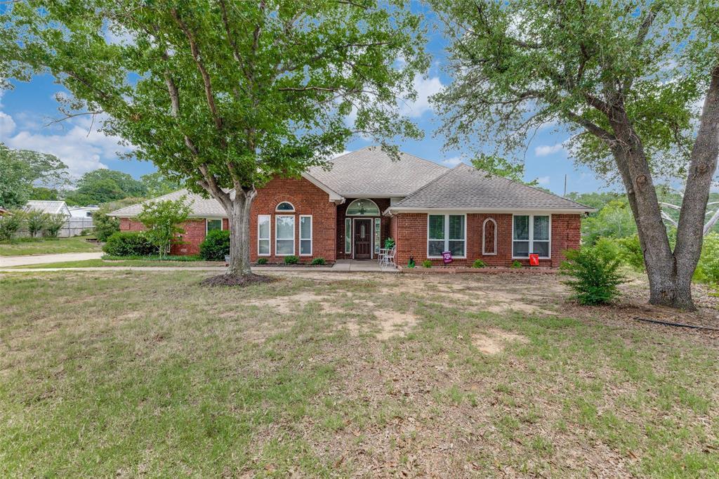 Property Photo: 501 Valle Vista Court TX 76248