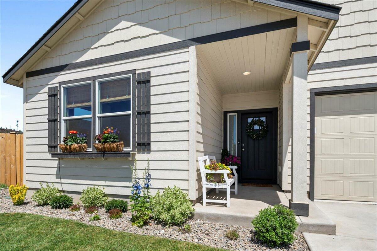 Property Photo: 3562 NW 9th Court OR 97756