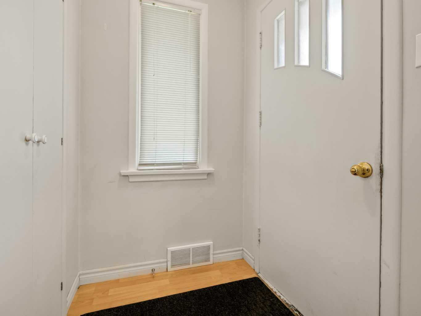 Property Photo: 517 27 Street S AB T1J 3S2