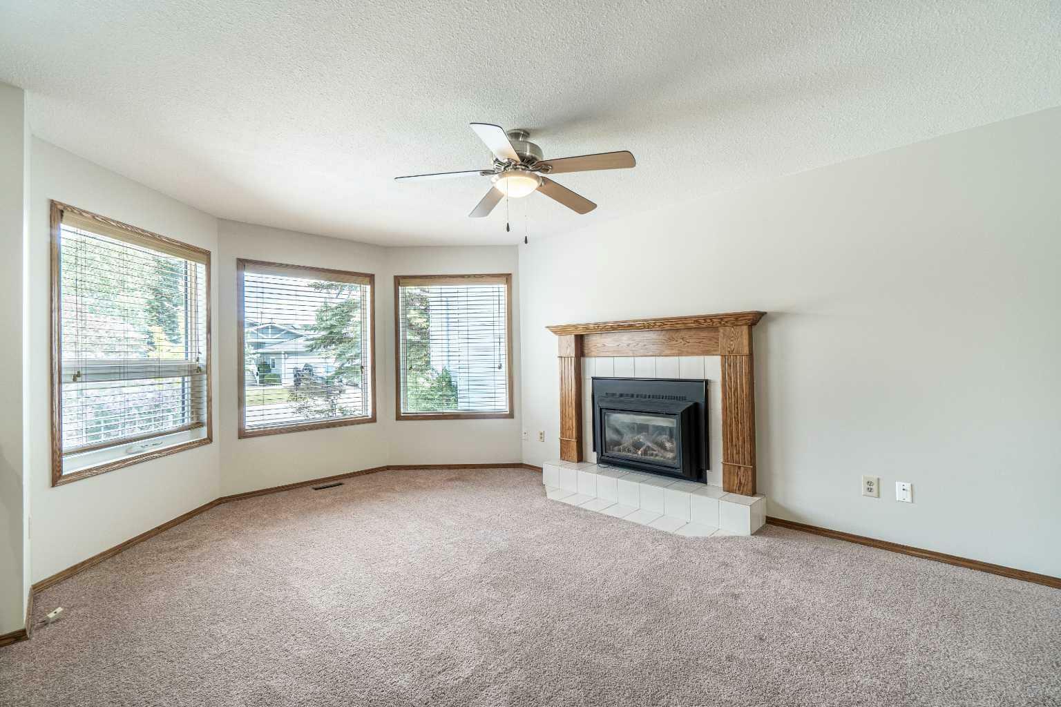 Property Photo: 913 15 Street SE AB T1V 1L6
