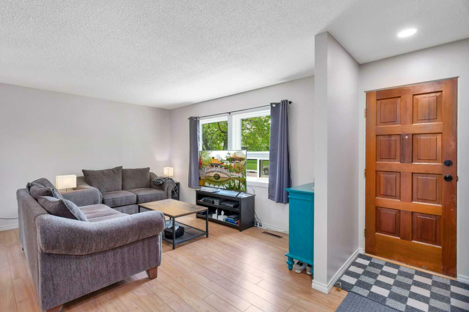 Property Photo: 14 Ovington Close AB T4H 5J3