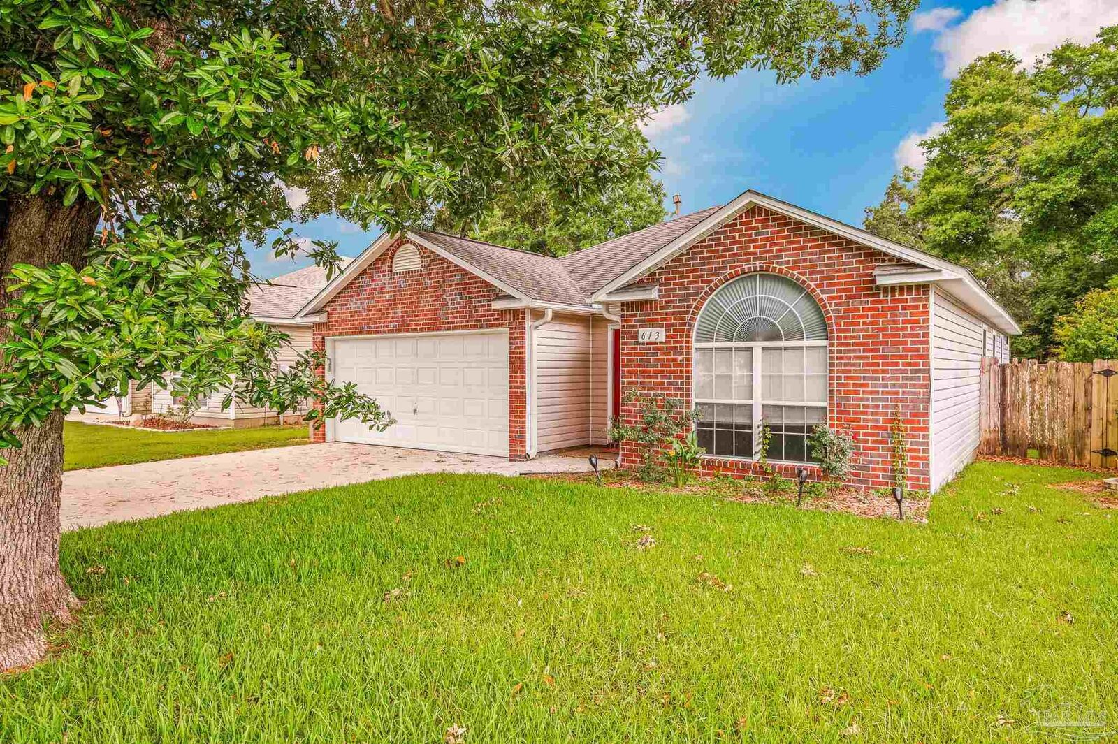 Property Photo: 613 Calderwood Ct FL 32534