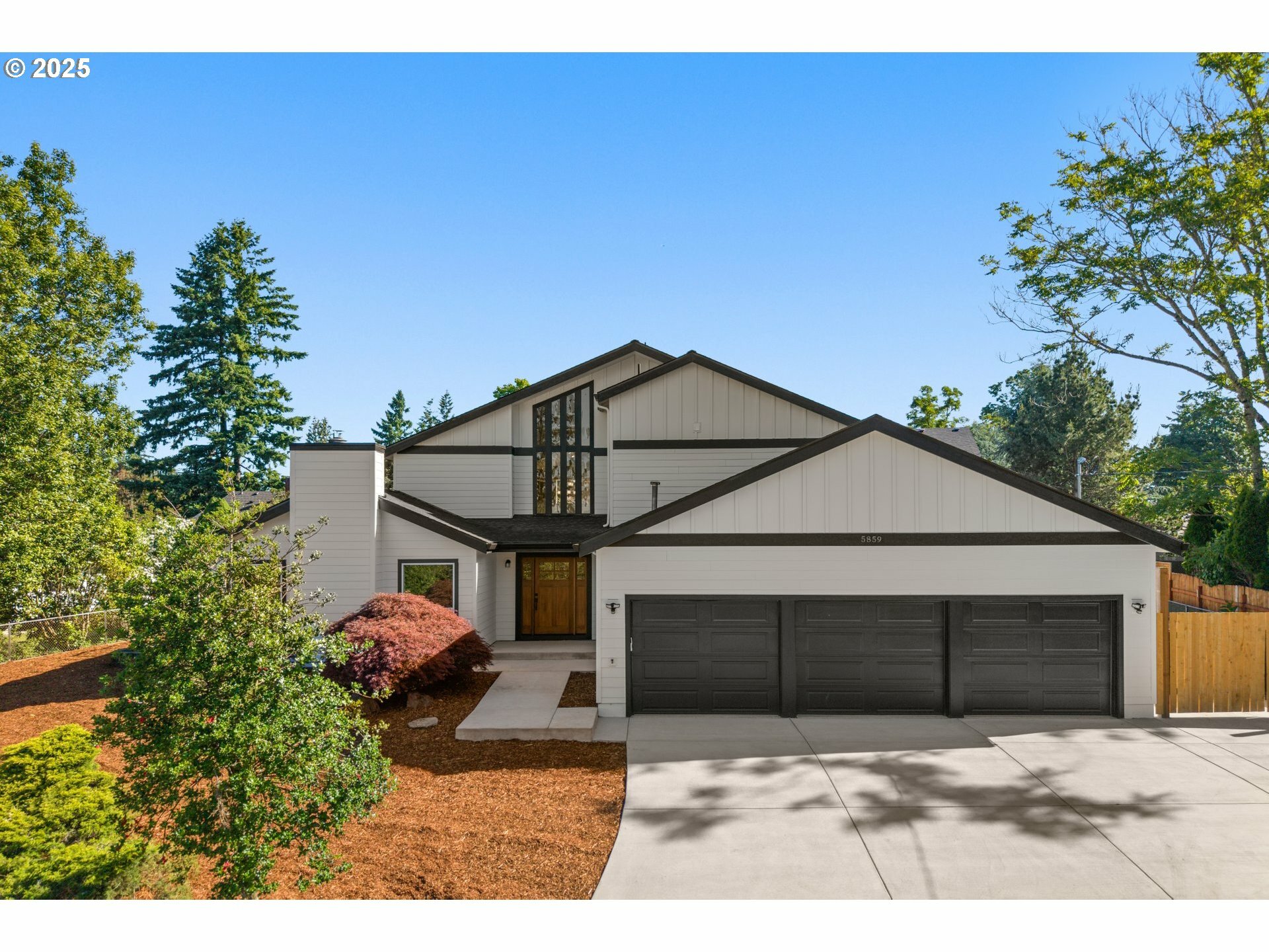 5859 SE Harney Dr  Portland OR 97206 photo