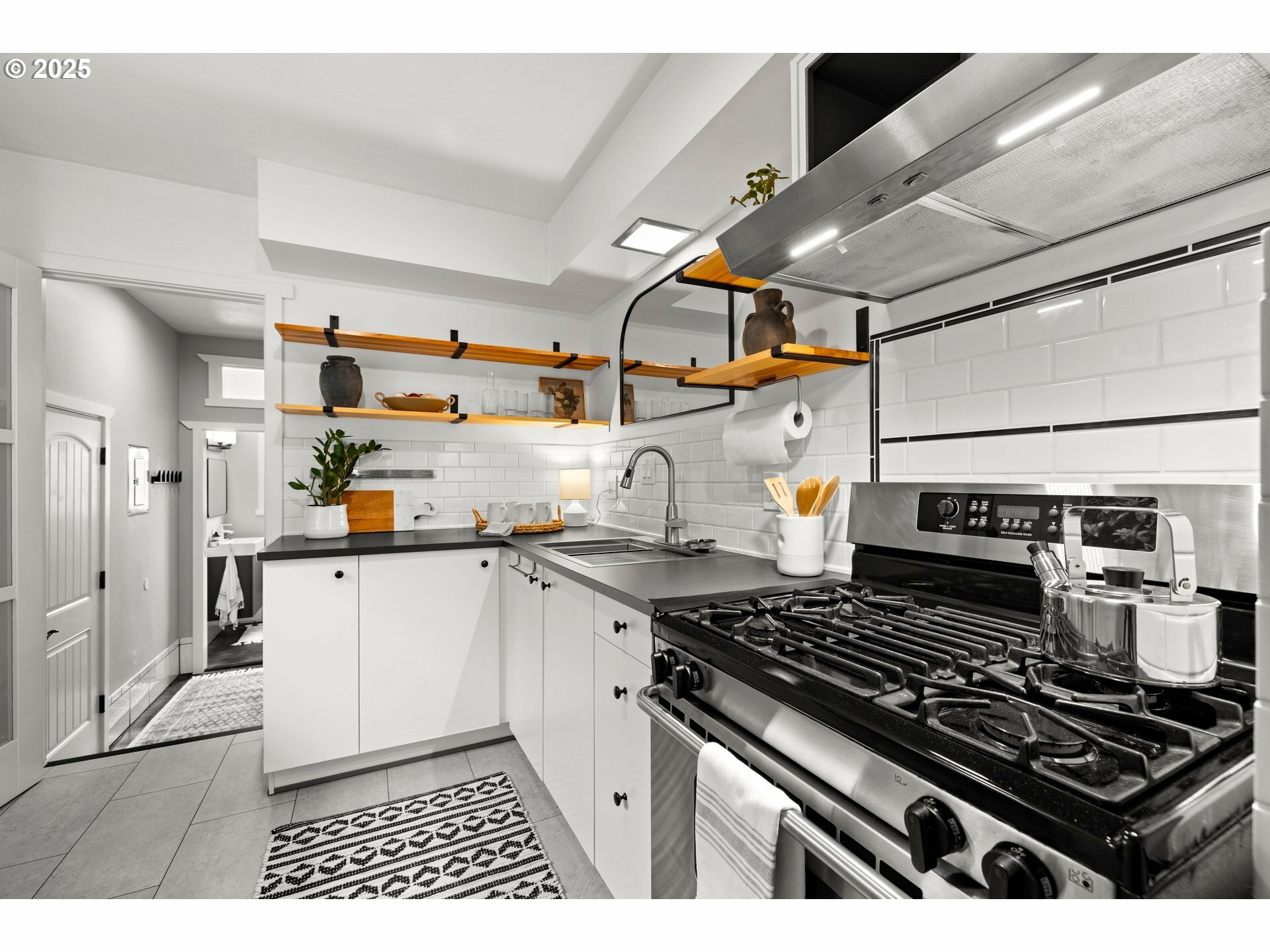 Property Photo: 3118 NE 72nd Ave OR 97213