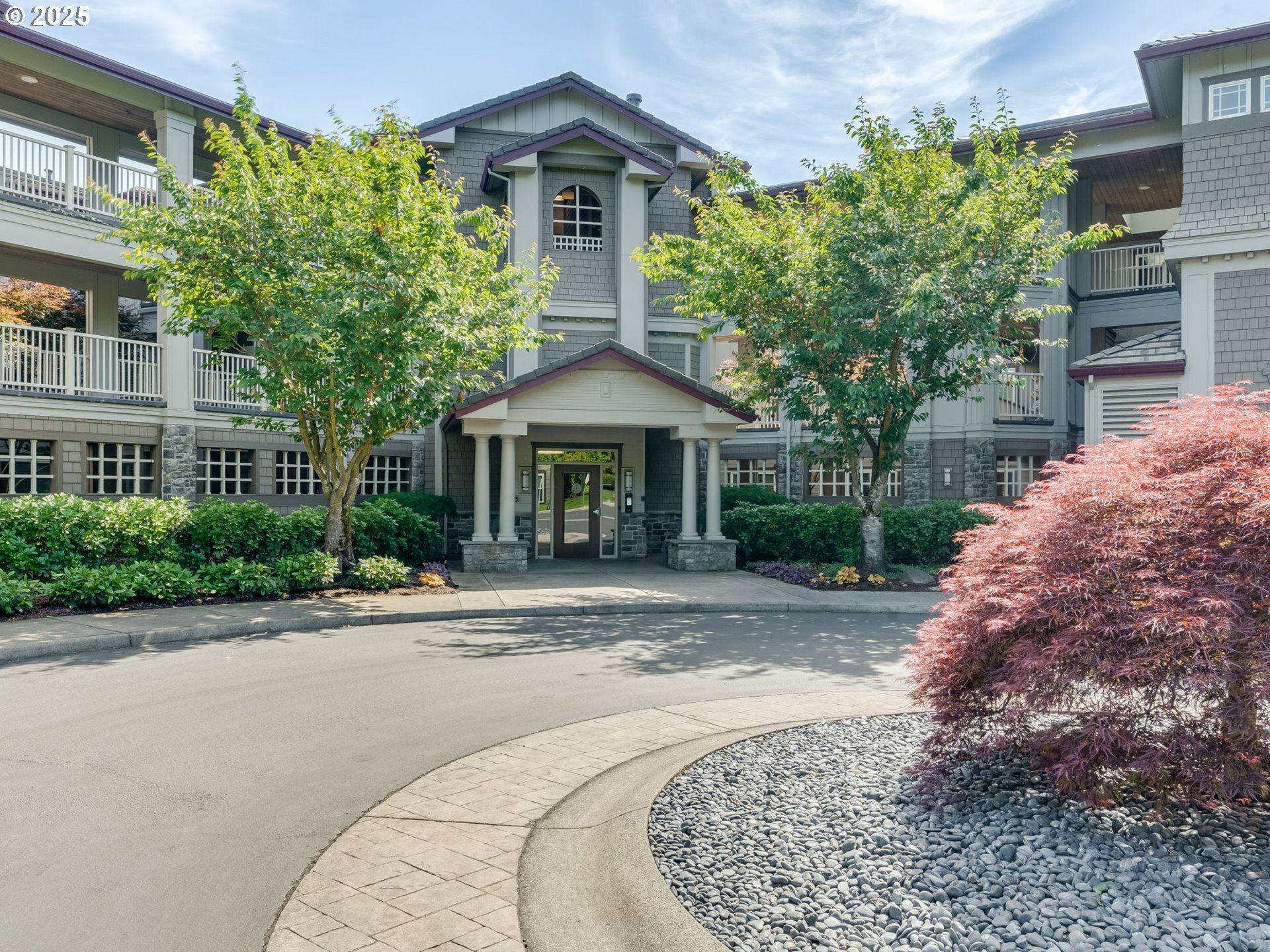 Property Photo: 5615 SE Scenic Ln 204 WA 98661
