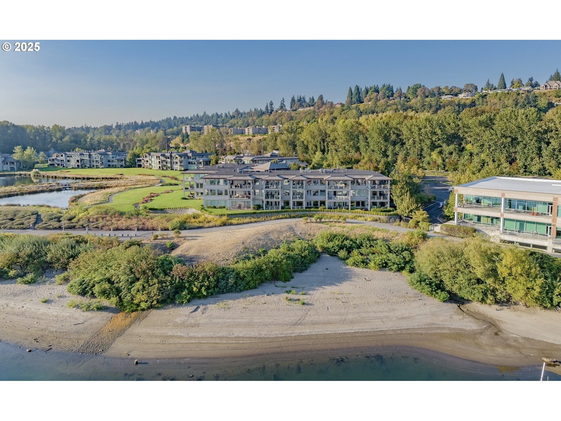 Property Photo: 5615 SE Scenic Ln 204 WA 98661