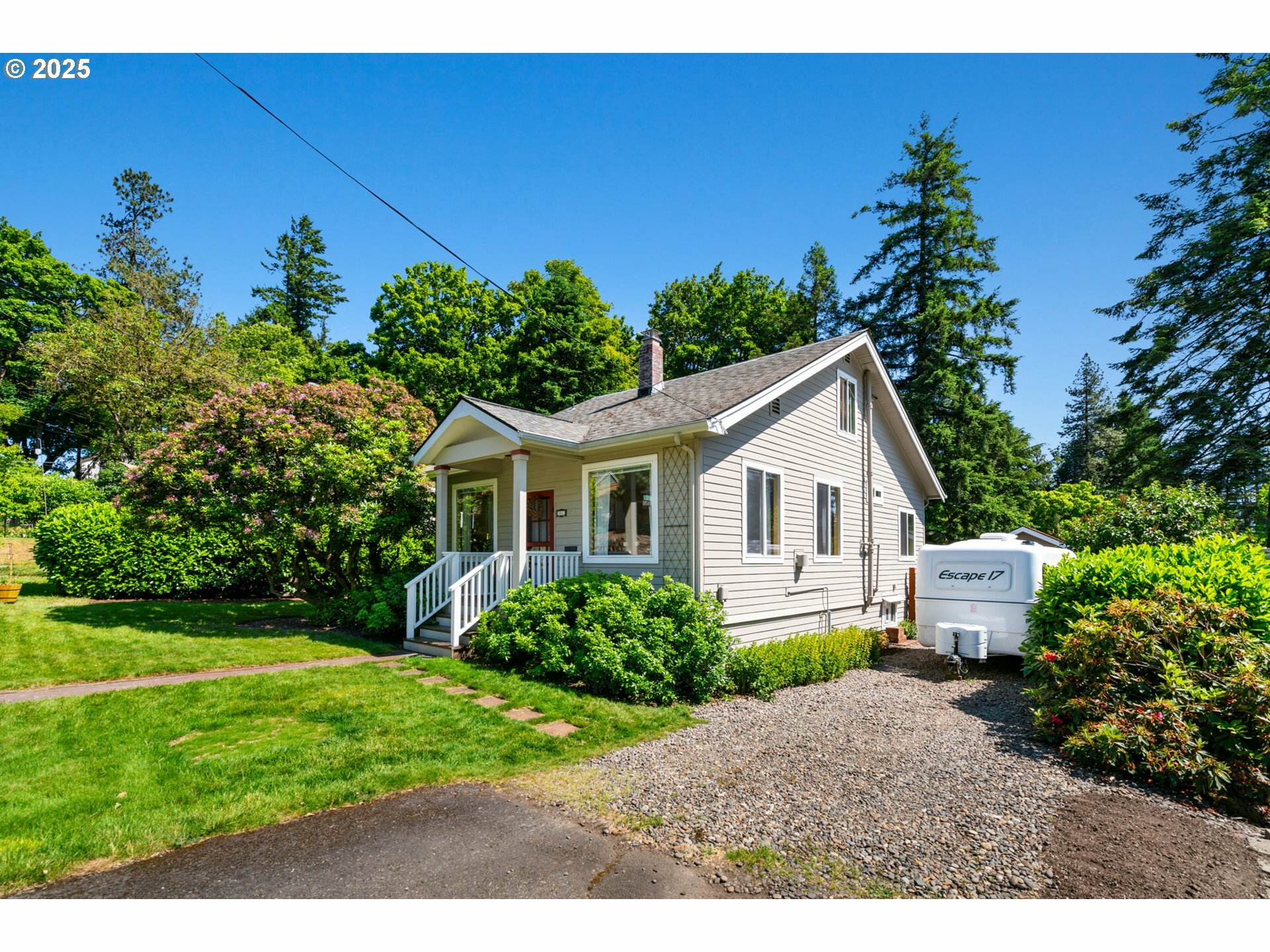 Property Photo:  2802 SW Miles St  OR 97219 