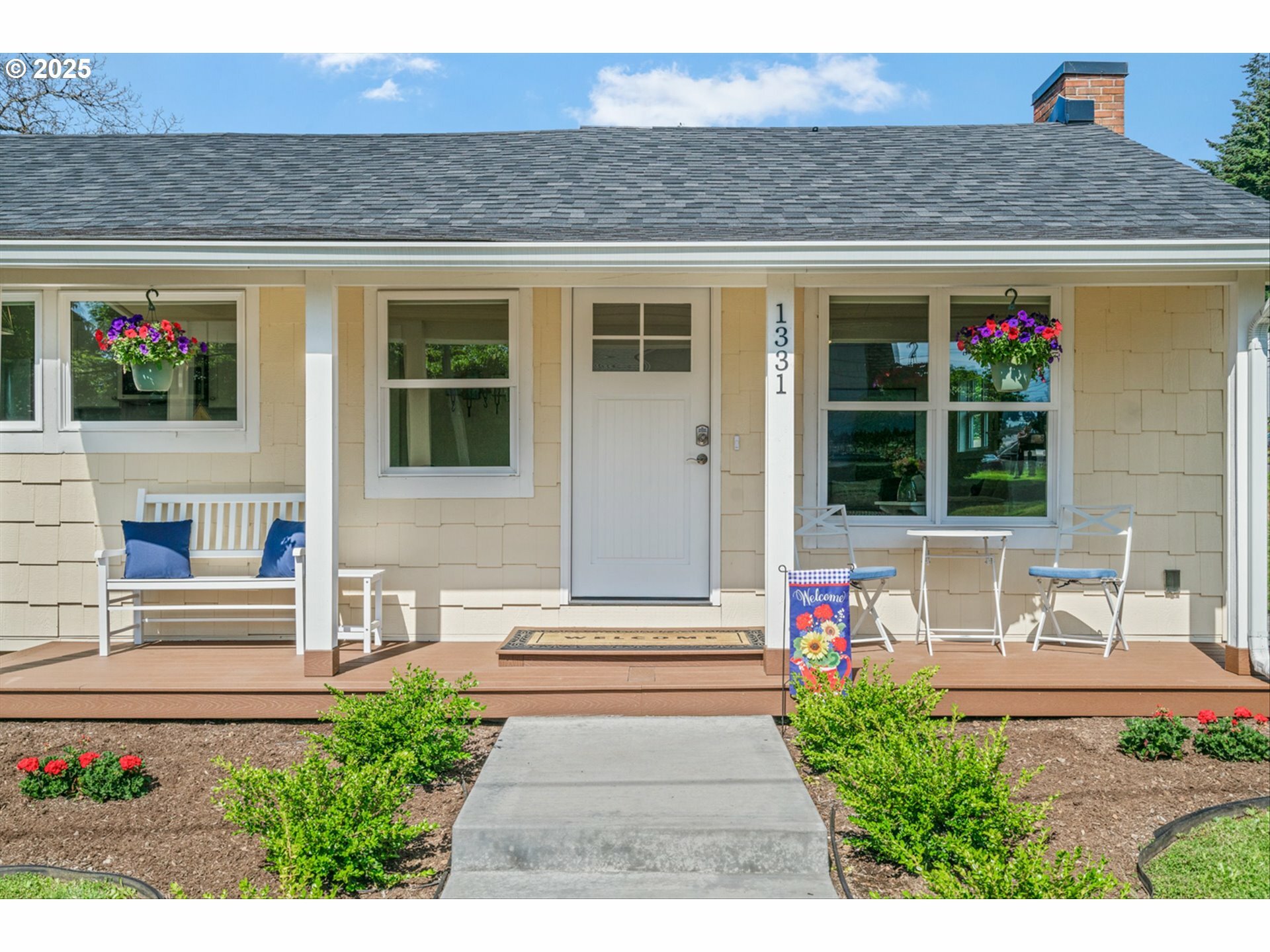 Property Photo: 1331 NE Dallas St WA 98607