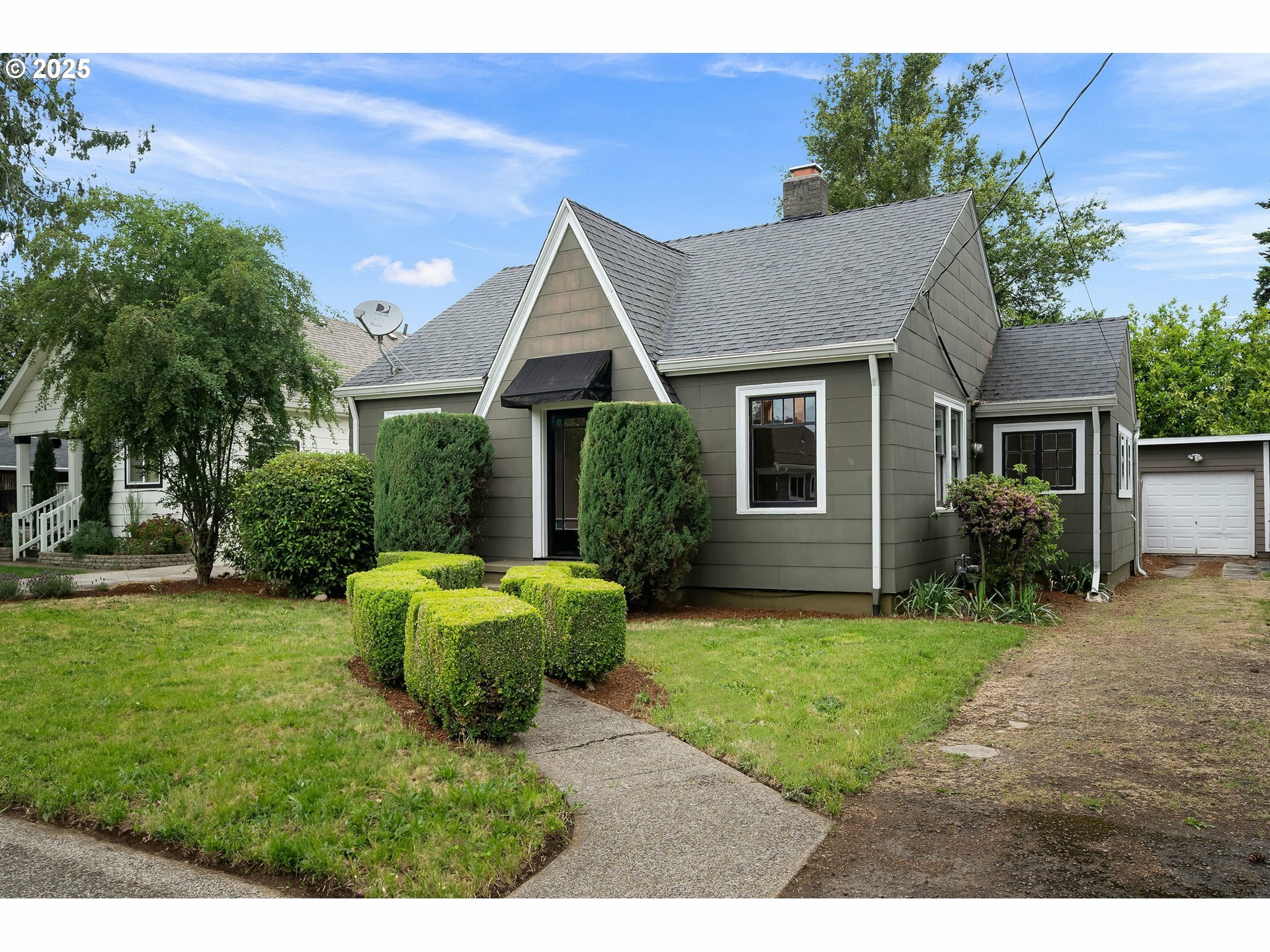 Property Photo: 7817 SE Ellis St OR 97206