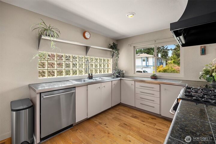 Property Photo: 8814 Earl Avenue NW WA 98117