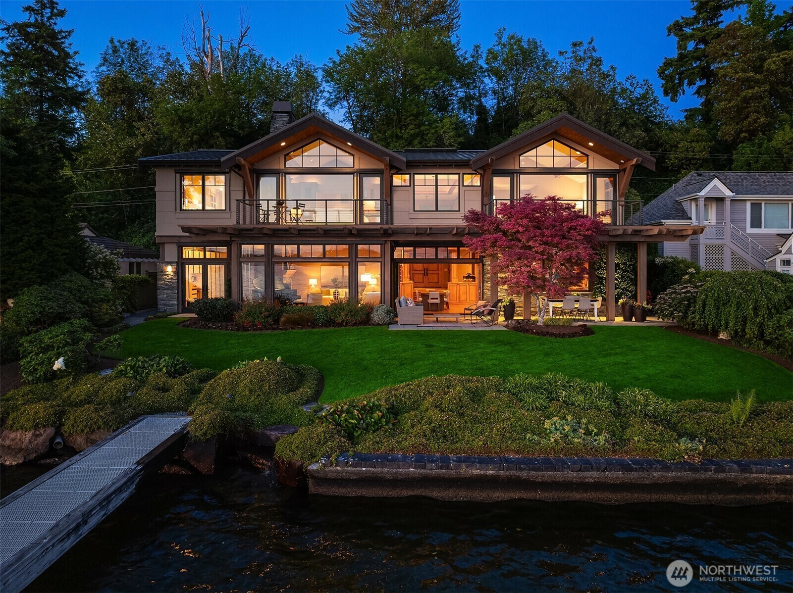 Property Photo: 245 Lake Avenue W WA 98033