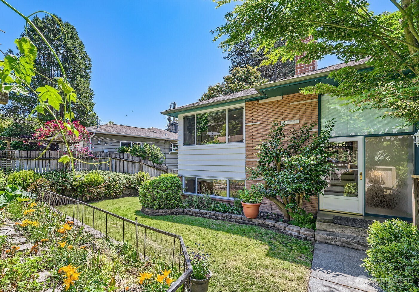 Property Photo: 4215 NE 105th Street WA 98125