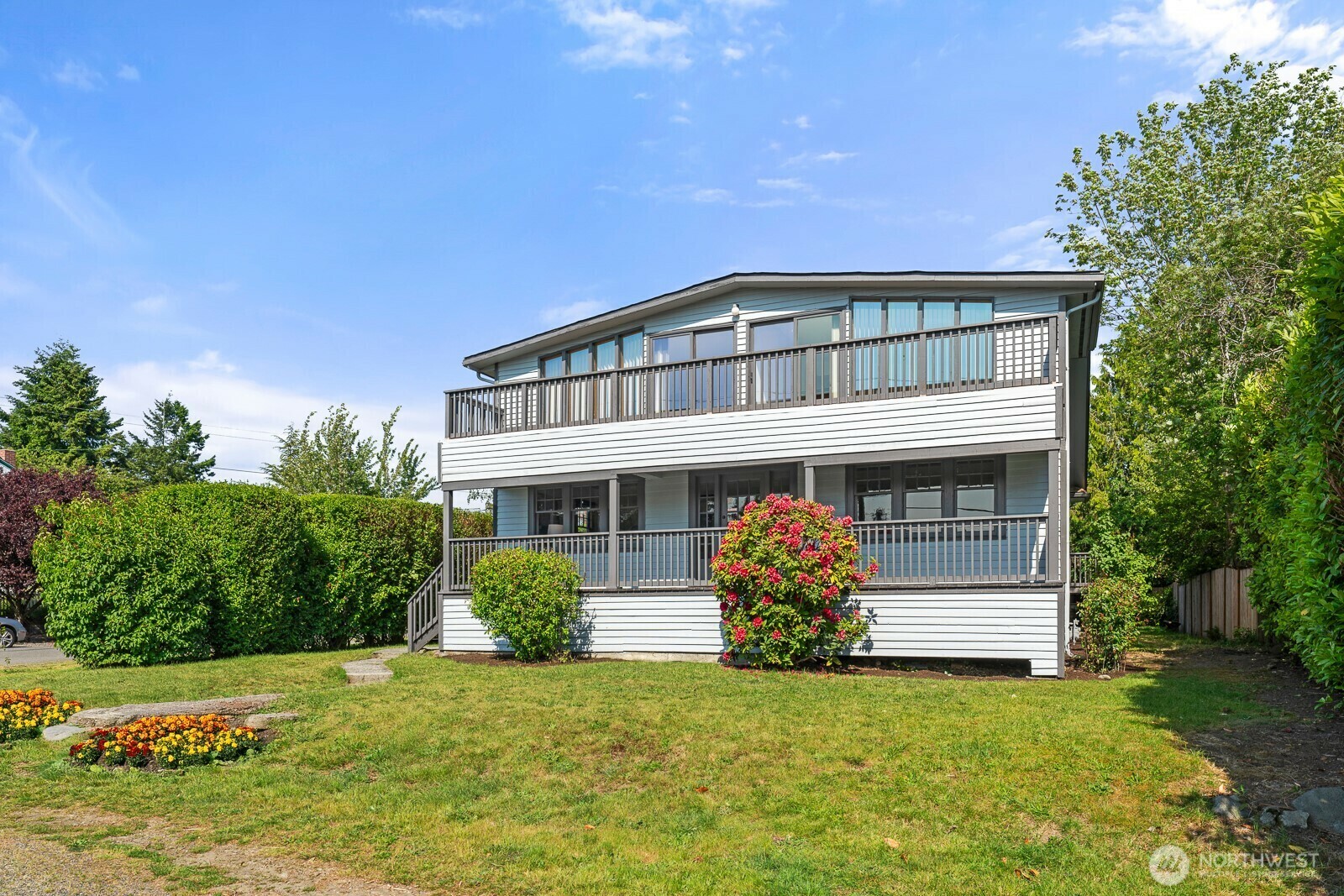 Property Photo: 11056 Phinney Avenue N WA 98133