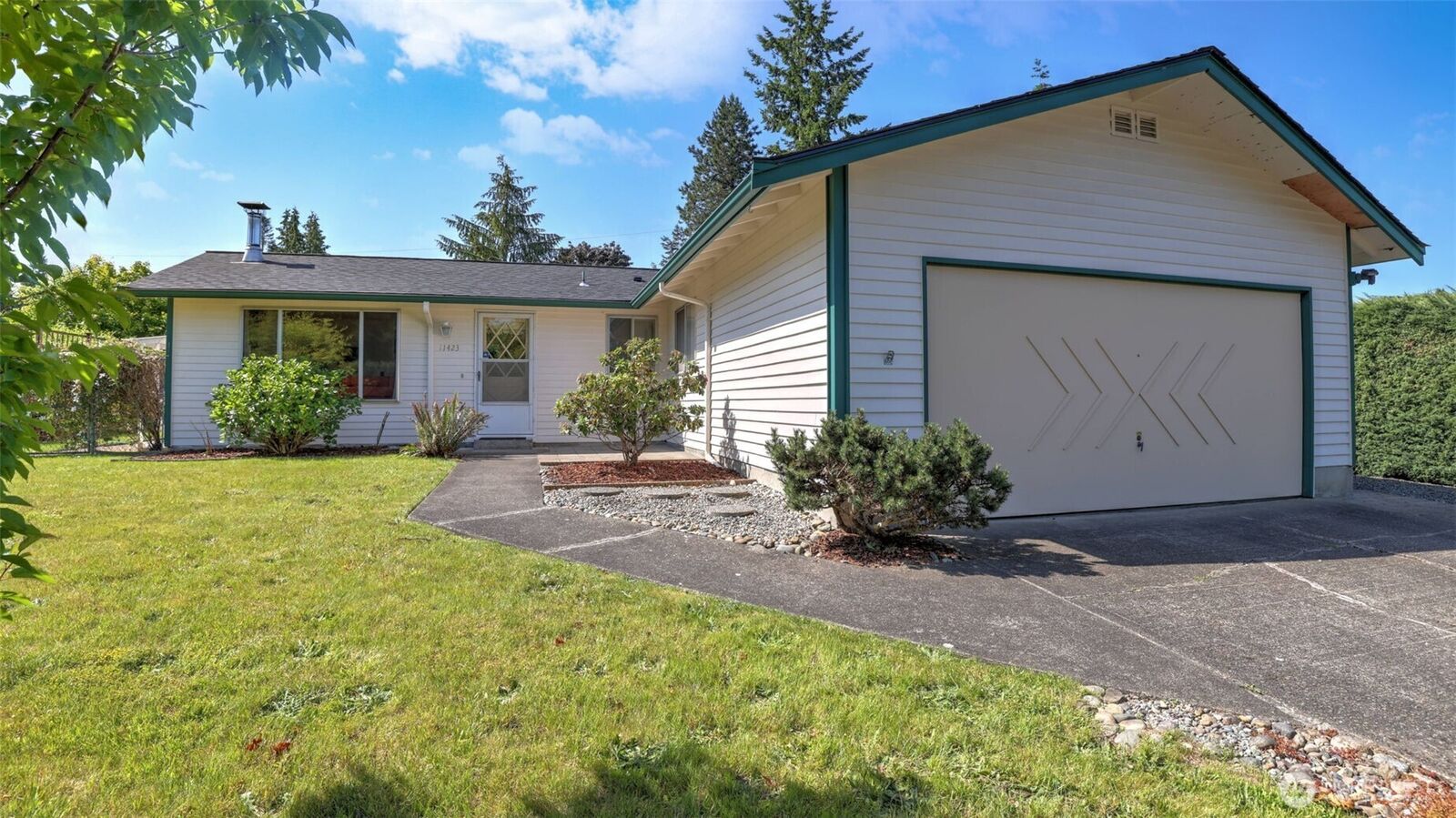 Property Photo:  11423 SE 86th Street  WA 98056 