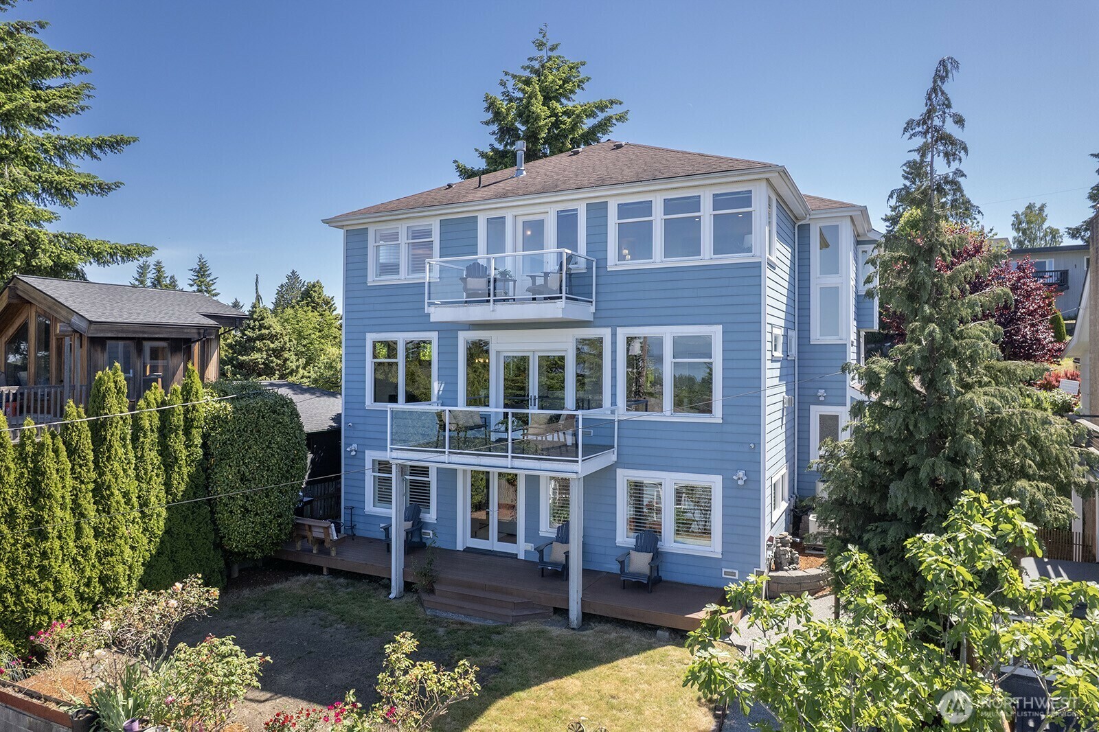 Property Photo: 6521 38th Avenue SW WA 98126