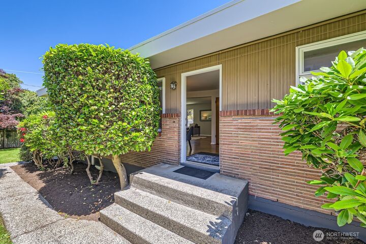 Property Photo: 7924 S 112th Street WA 98178