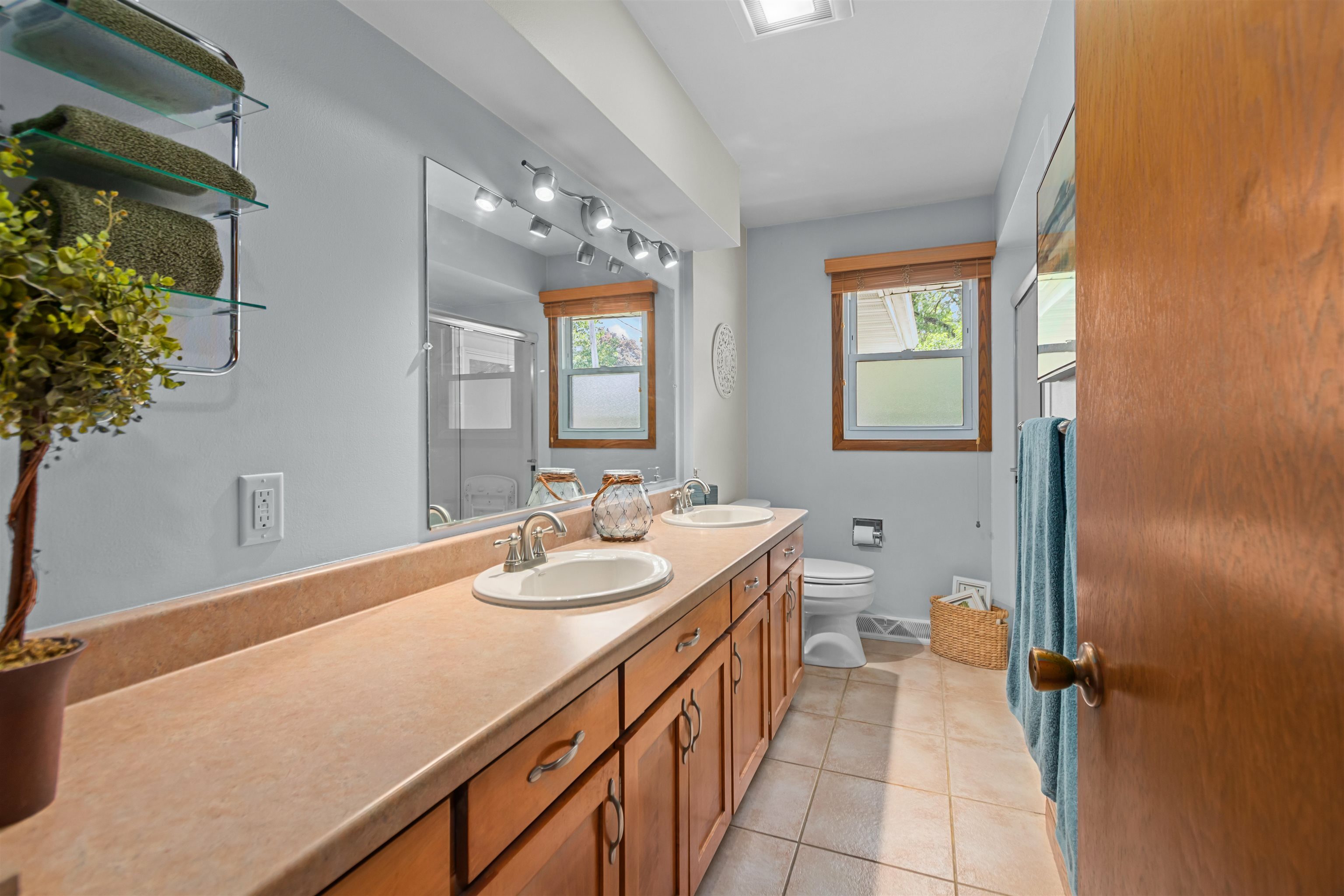 Property Photo:  1001 S Matthias Street  WI 54915-3605 