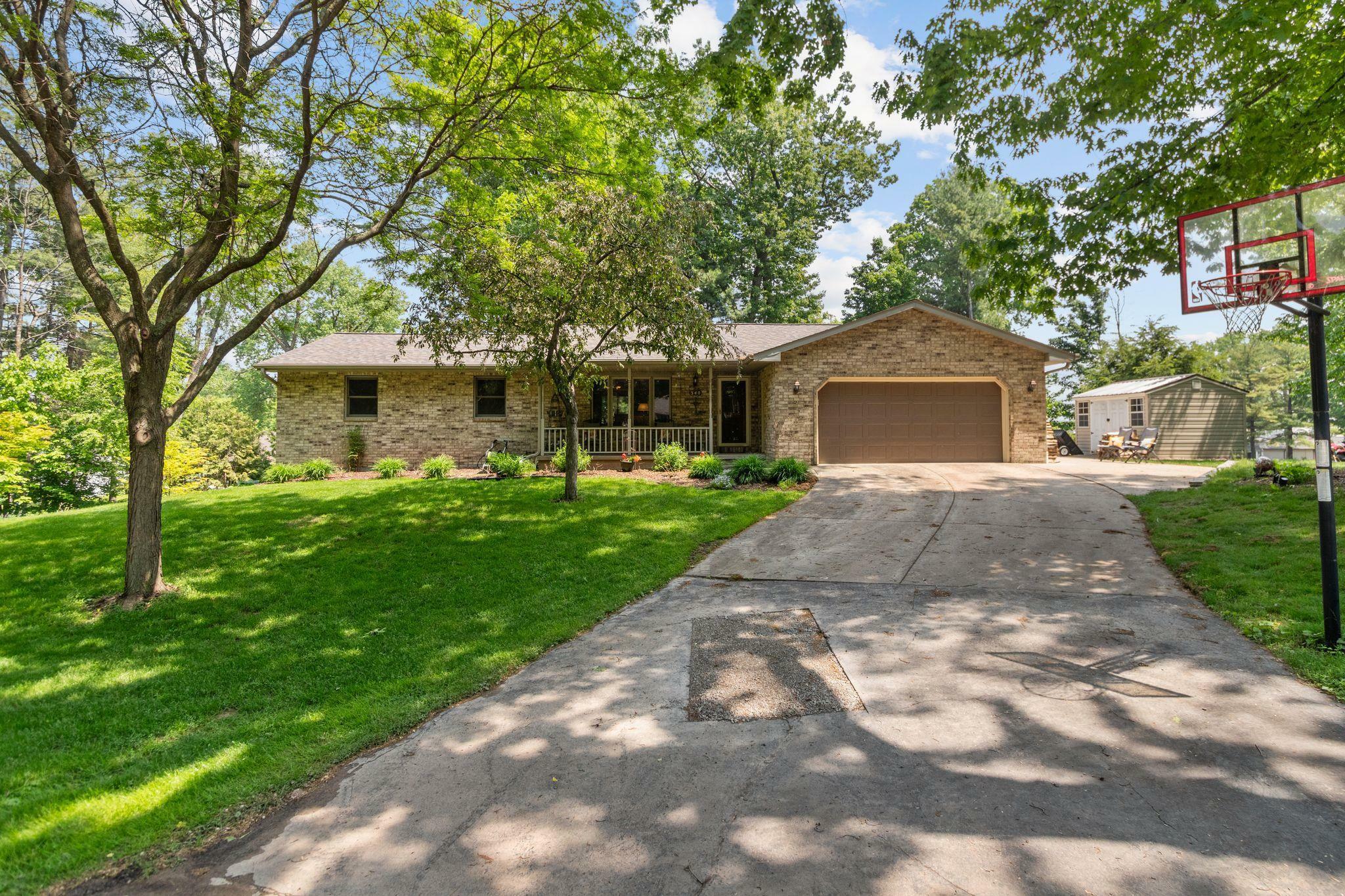 Property Photo:  340 Oak Tree Court  WI 54313 