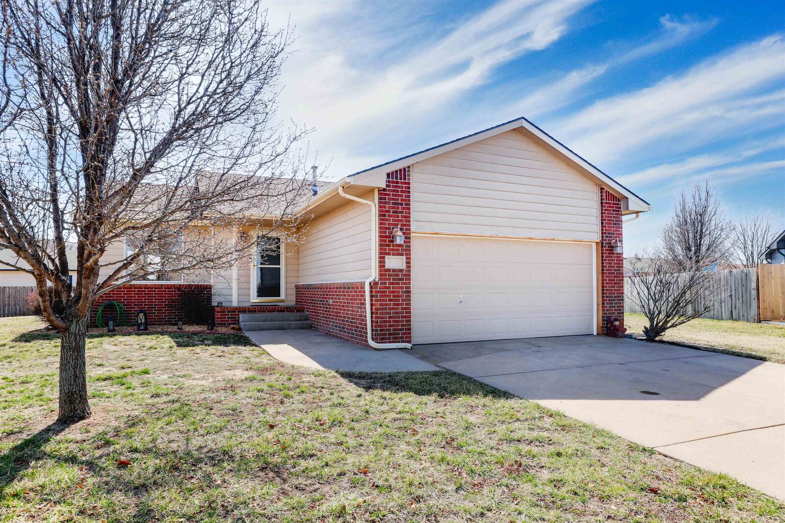 Property Photo: 1725 E Winterset Cir KS 67052