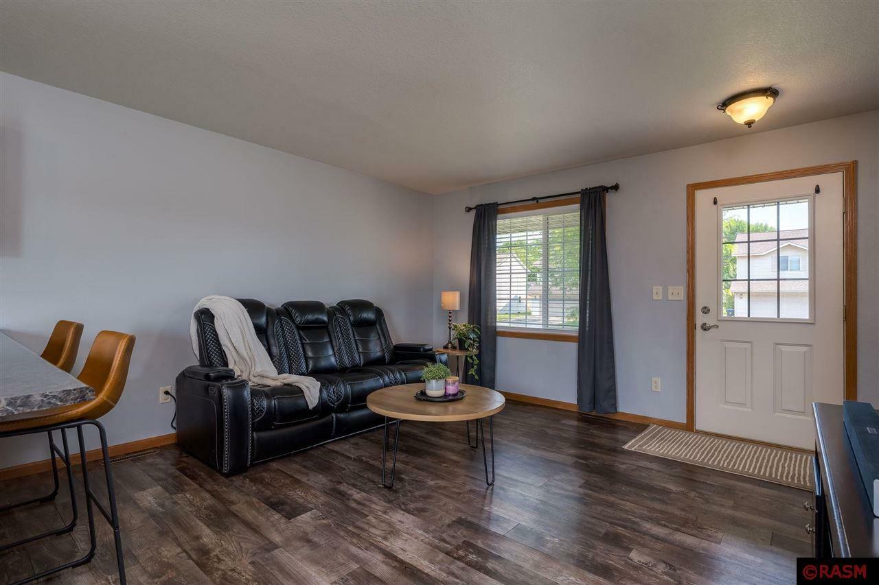 Property Photo: 105 Savannah Court MN 56001