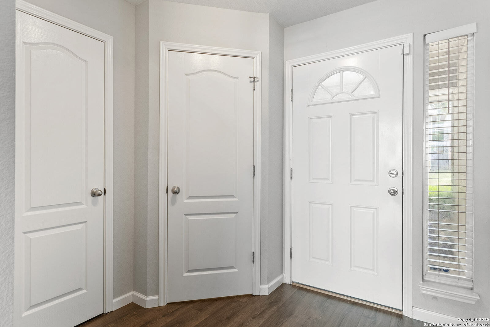 Property Photo: 5503 Justin TX 78240