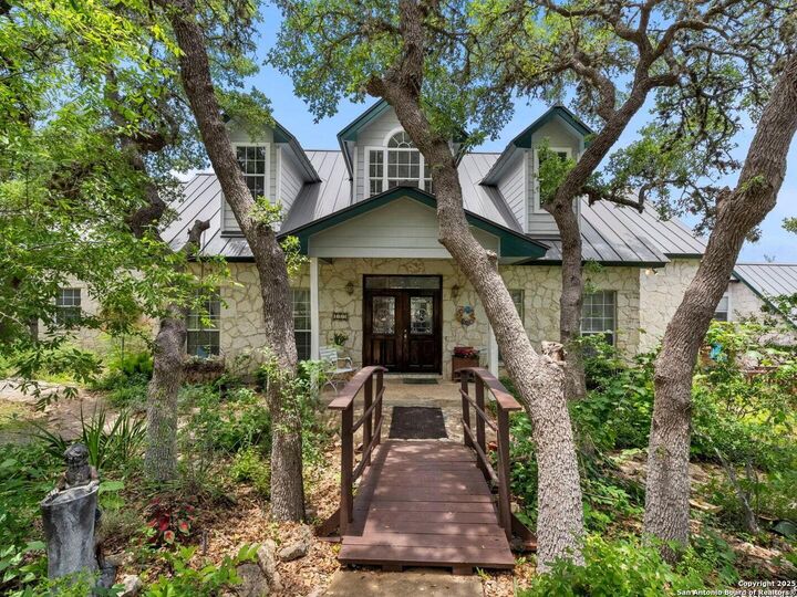 Property Photo:  125 Northlake Cove  TX 78063 