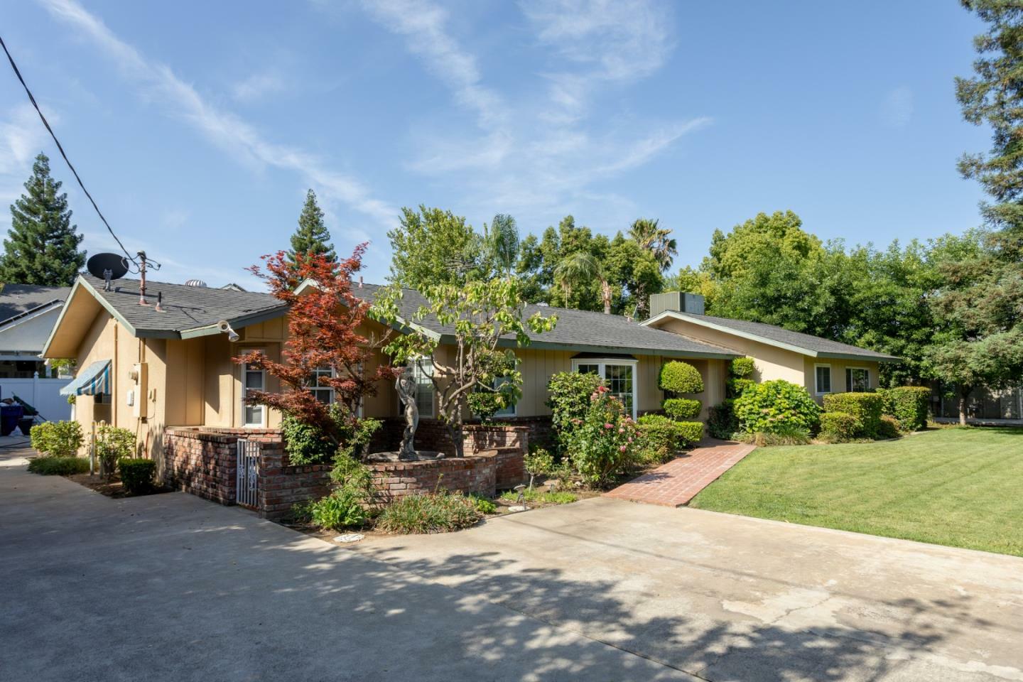 Property Photo: 450 West Alluvial Avenue CA 93611