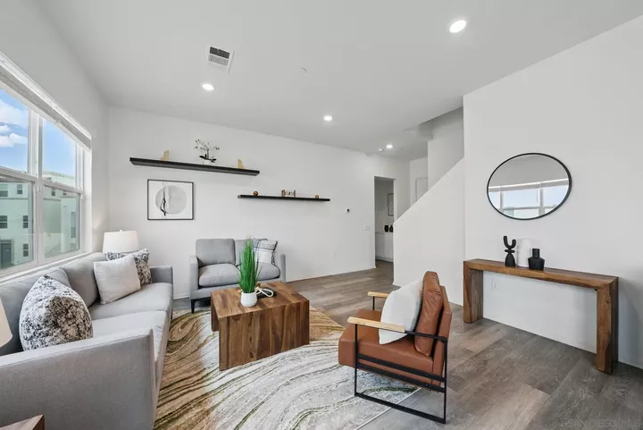 Property Photo:  2054 Luzon Lane 3  CA 91915