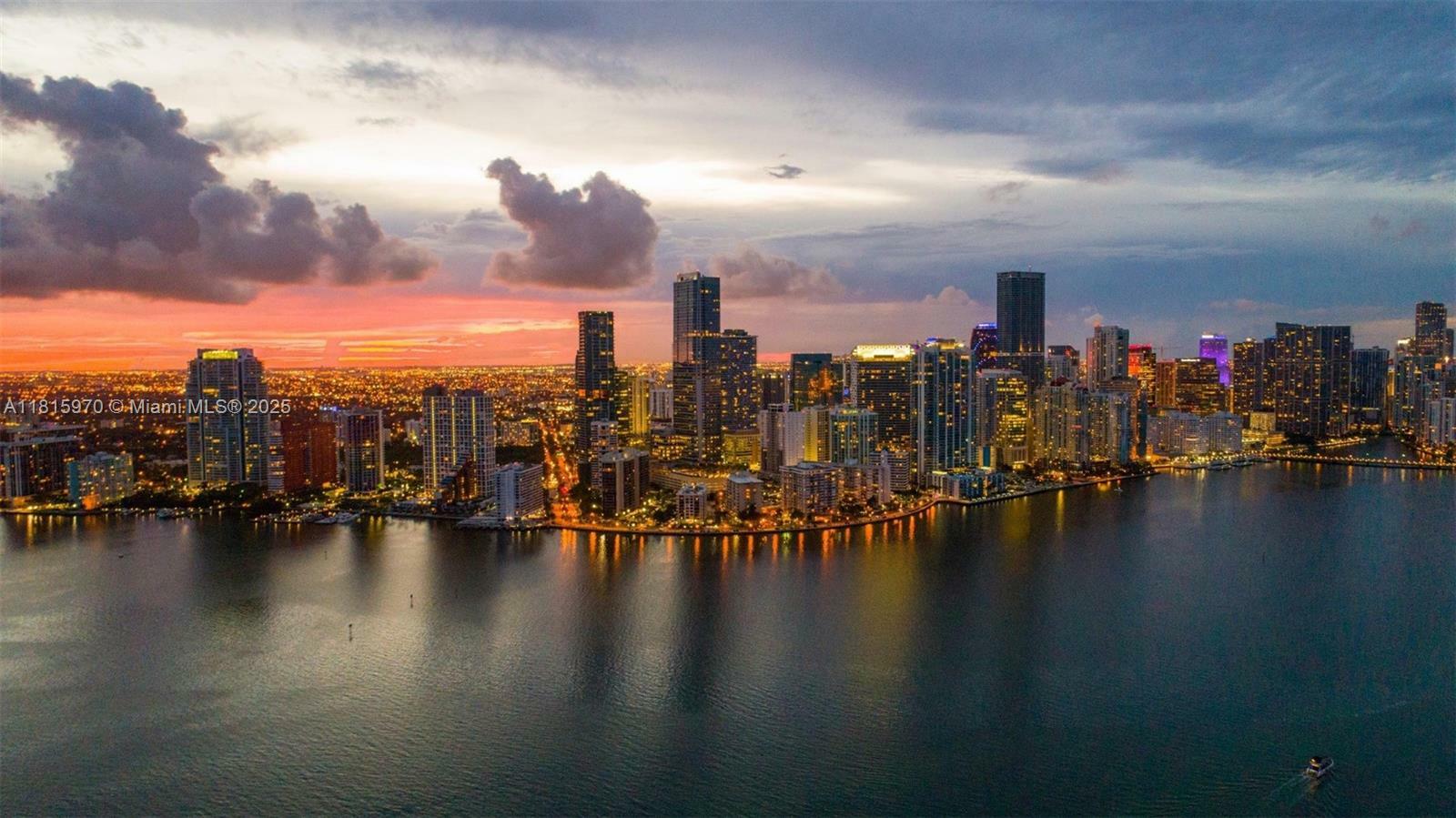 Property Photo:  1435 Brickell Ave 3106  FL 33131 