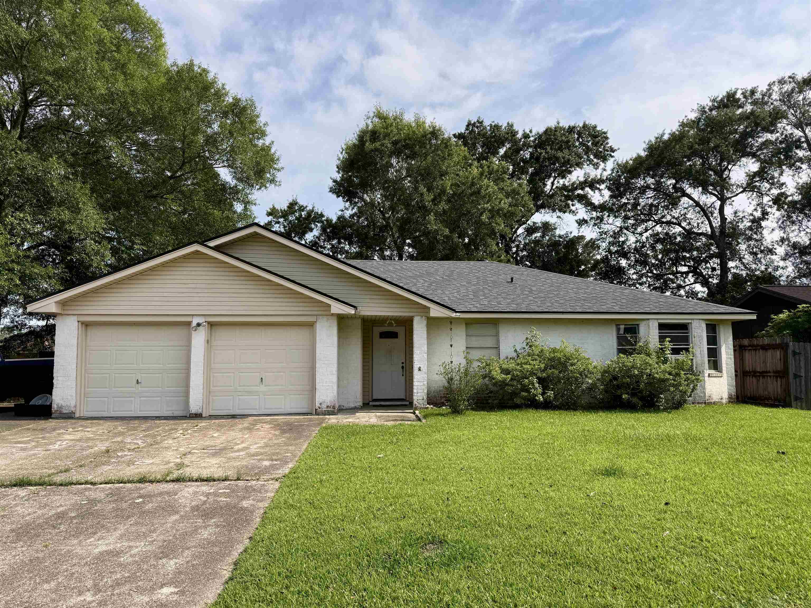 Property Photo: 60 Heritage TX 77662
